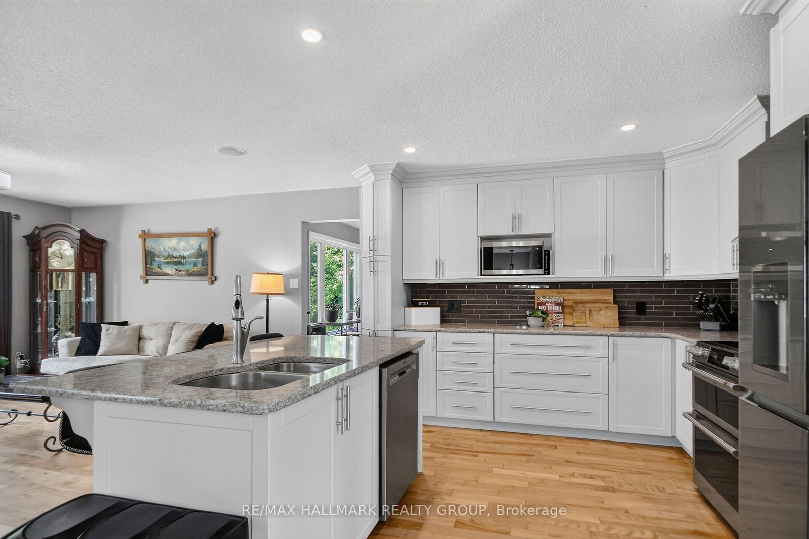 8251 Ranita Crescent • Metcalfe, ON photo 9