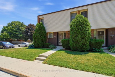 742 Fanshawe Park Road E • London North, ON photo 2