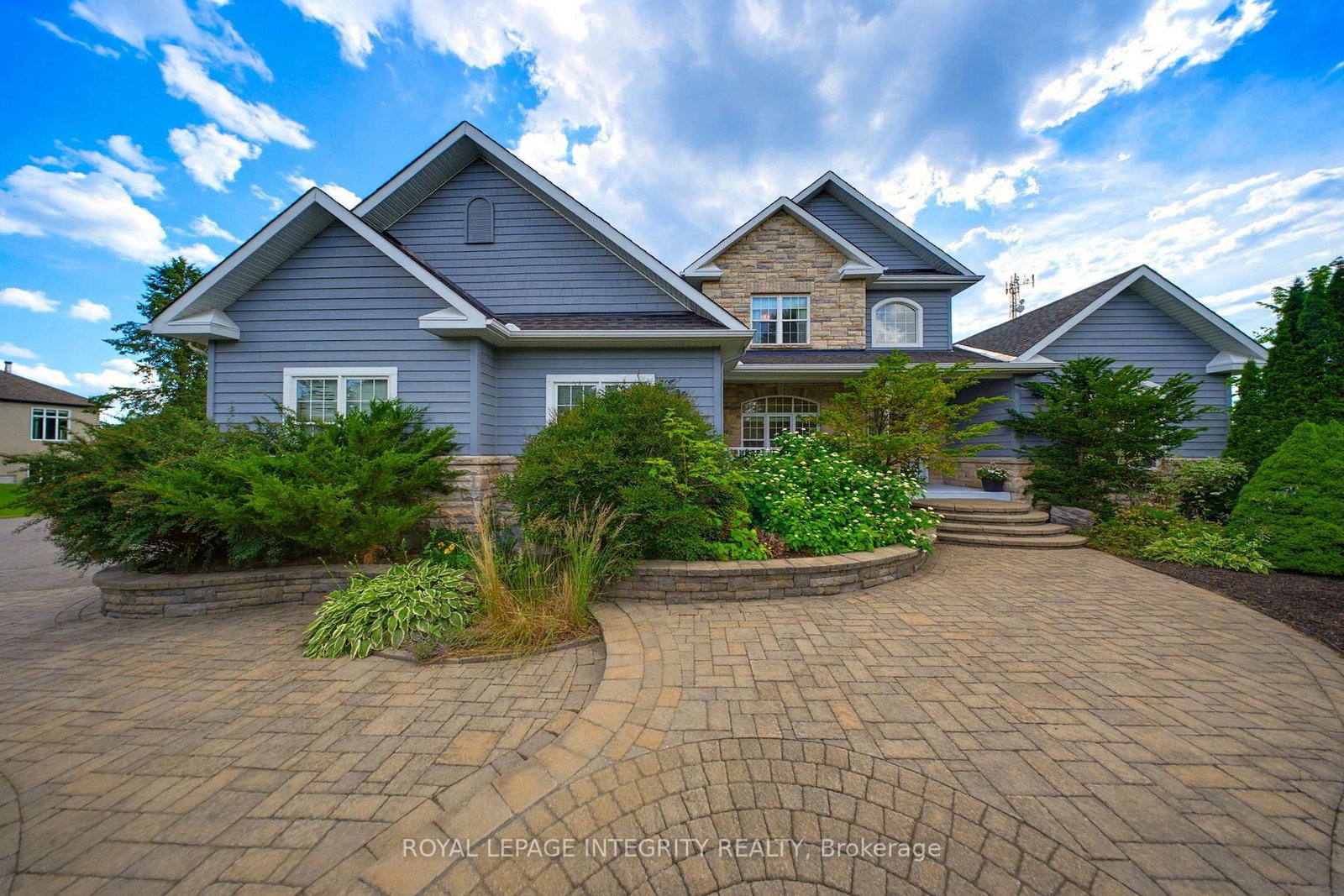 562 Pennycross Lane • Carp, ON photo 2