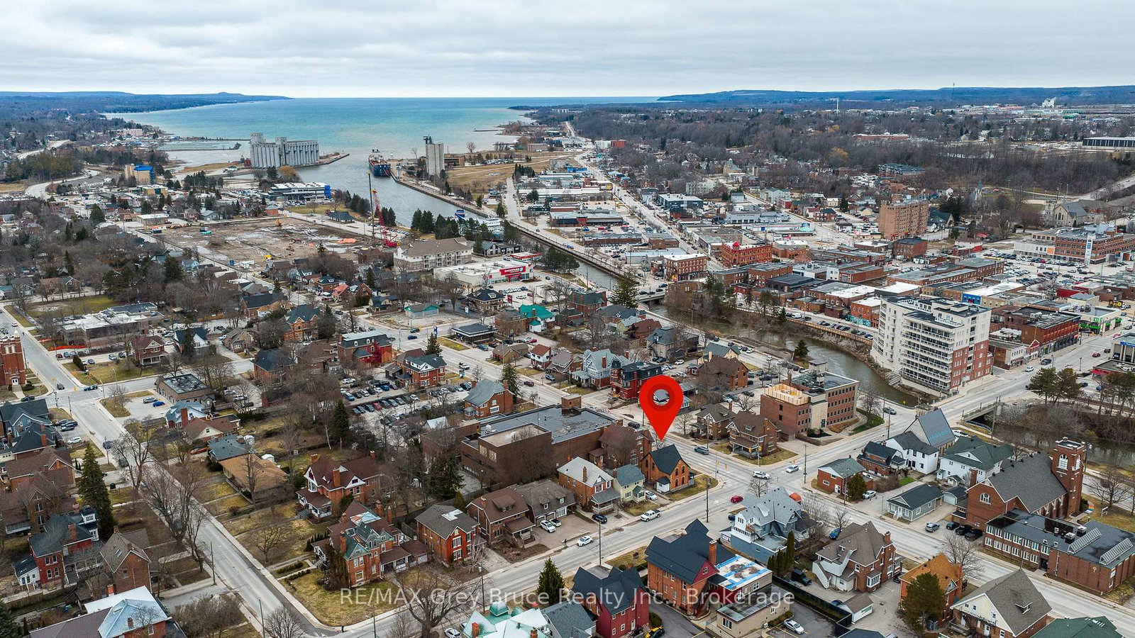 902 2nd Avenue W • Owen Sound, ON photo 2