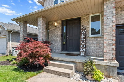 51 Hickory Boulevard W • Strathroy-Caradoc, ON photo 3