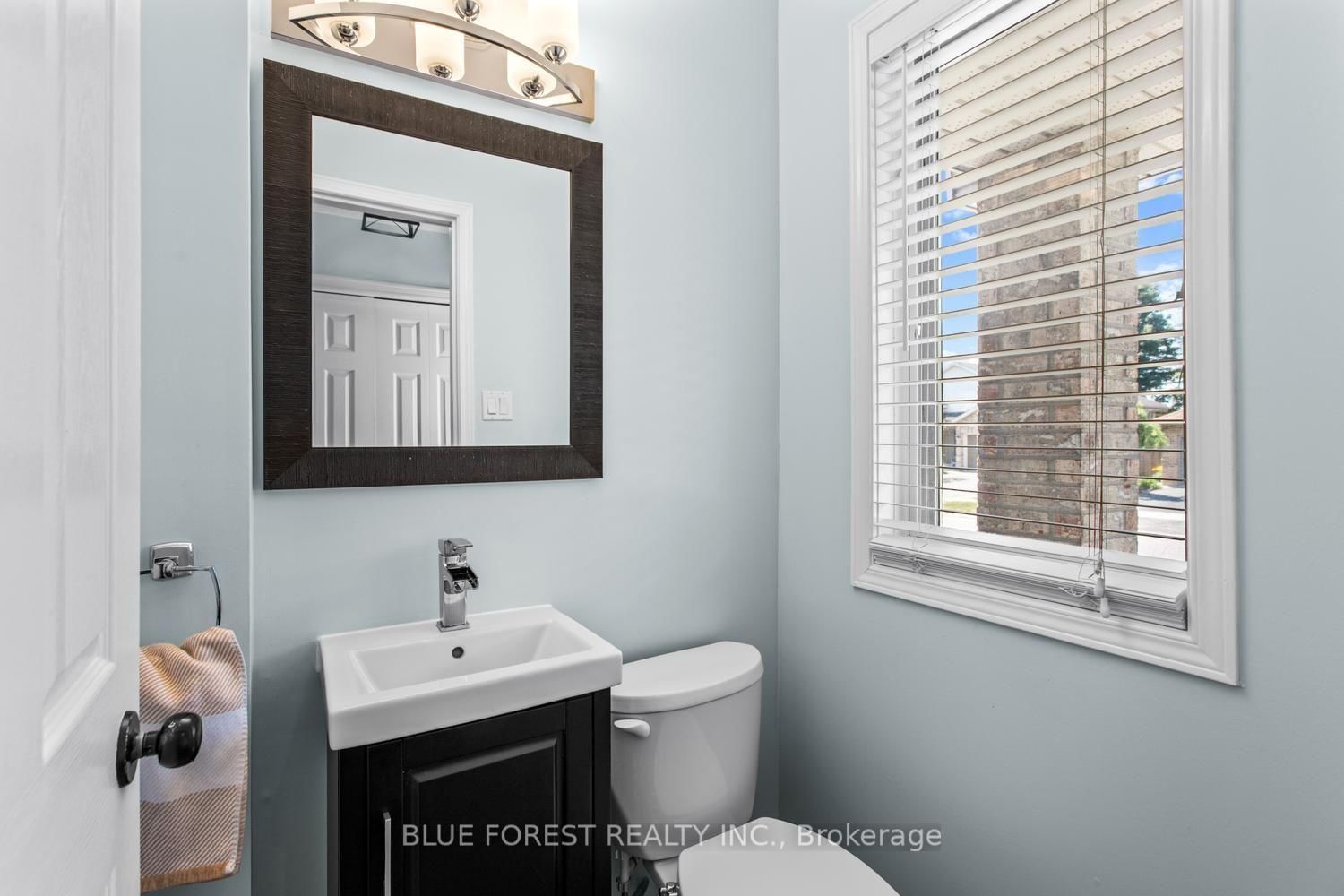 51 Hickory Boulevard W • Strathroy-Caradoc, ON photo 5