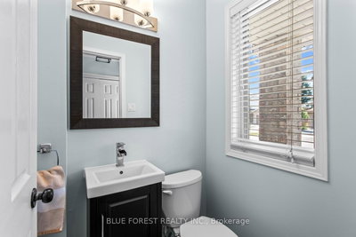 51 Hickory Boulevard W • Strathroy-Caradoc, ON photo 5