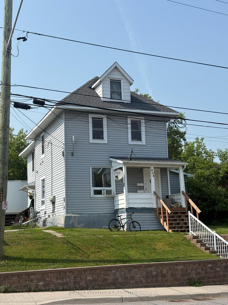 106 Fourth Avenue W