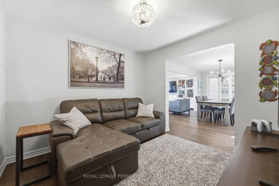 66 Baldcypress Way • Ottawa, ON photo 6