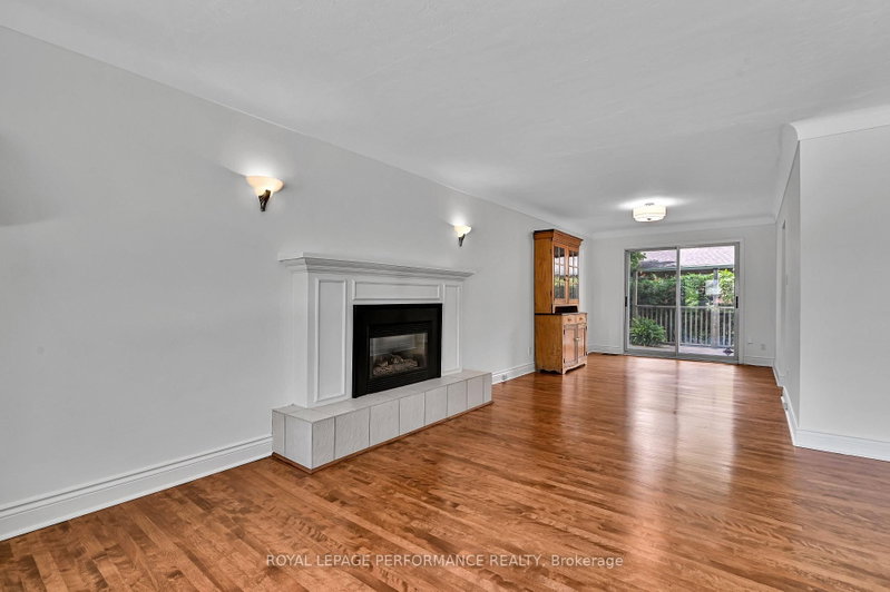 2206 Hillary Ave photo 5
