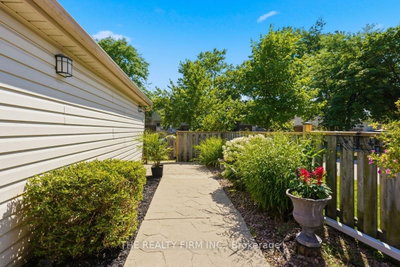 905 Dalhousie Drive • London South, ON photo 6
