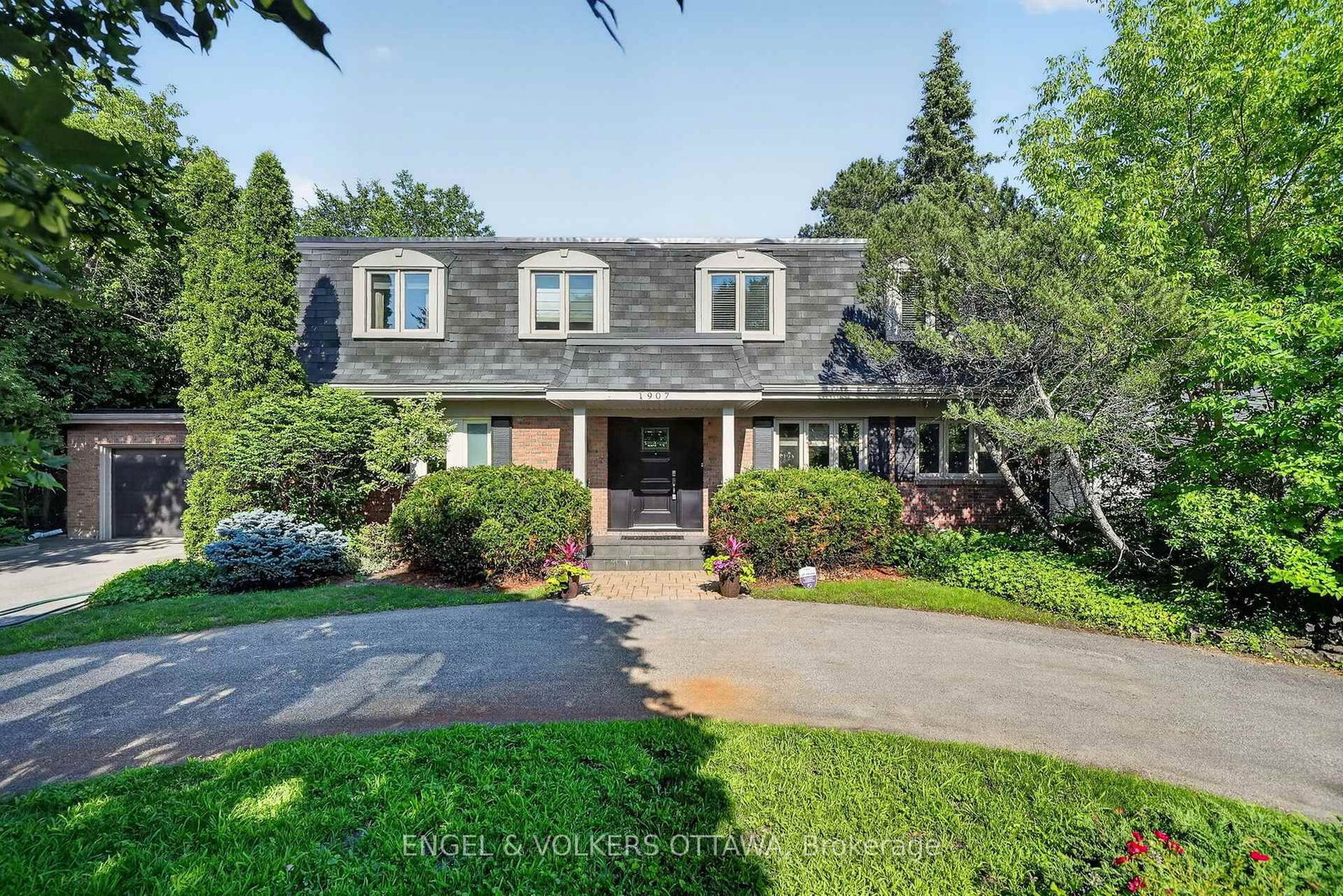 1907 Fairmeadow Crescent • Ottawa, ON photo 1