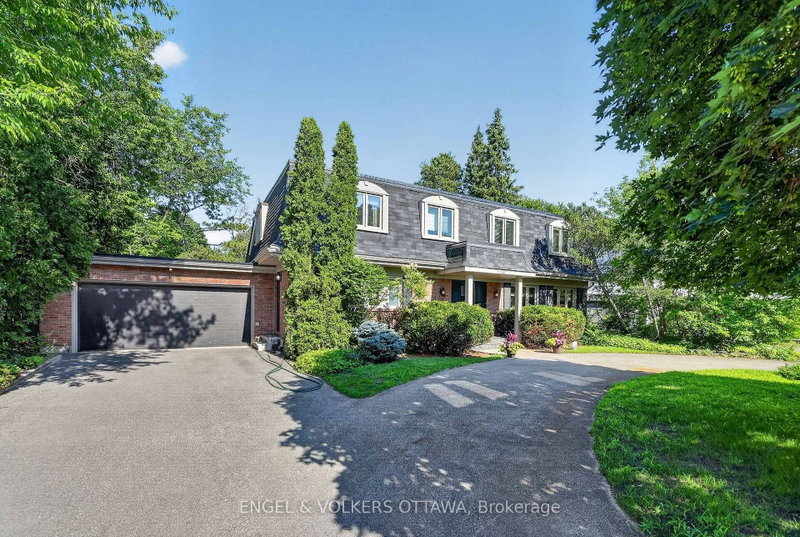 1907 Fairmeadow Crescent