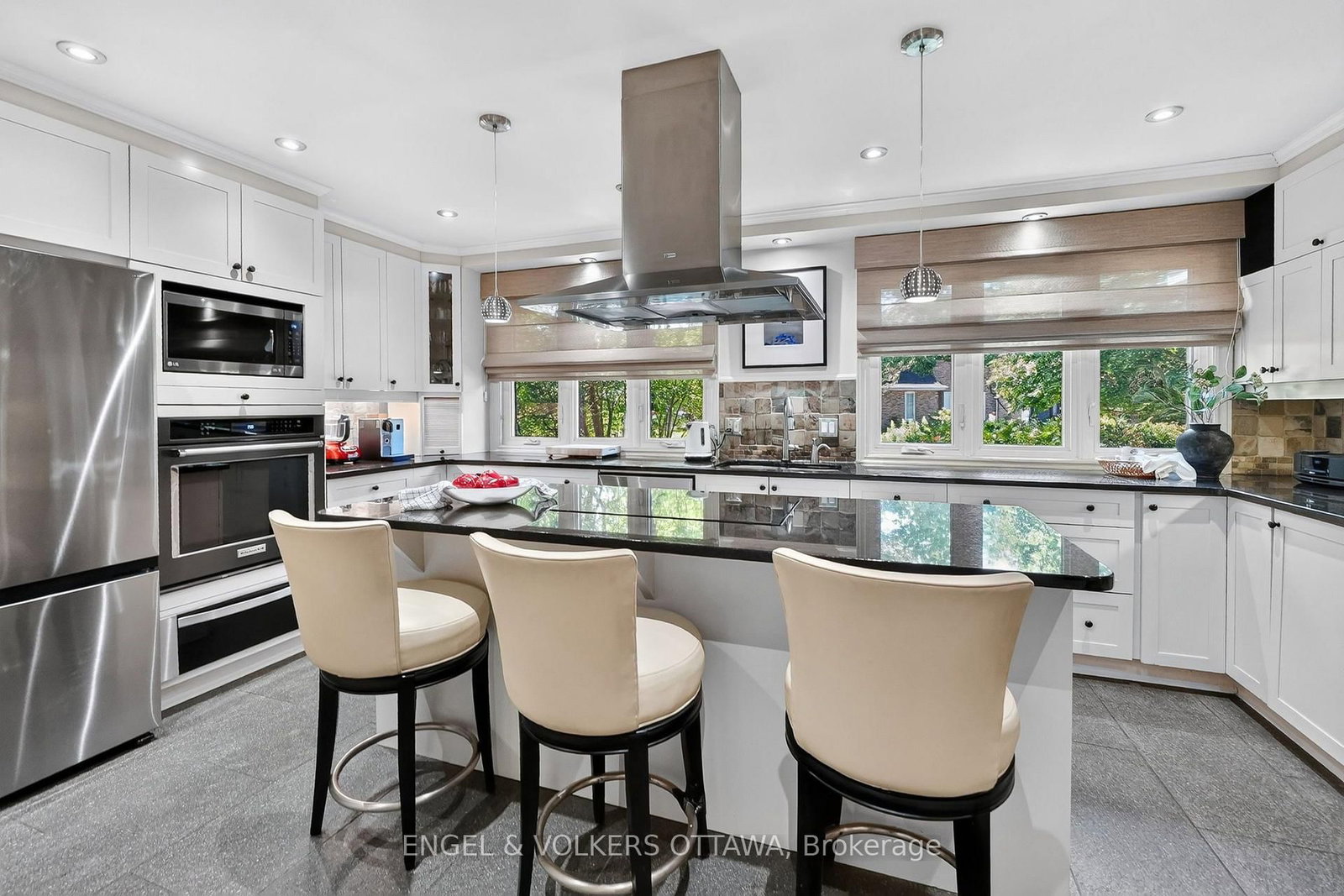 1907 Fairmeadow Crescent • Ottawa, ON photo 4