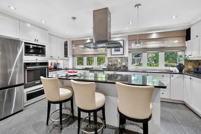 1907 Fairmeadow Crescent • Ottawa, ON photo 4