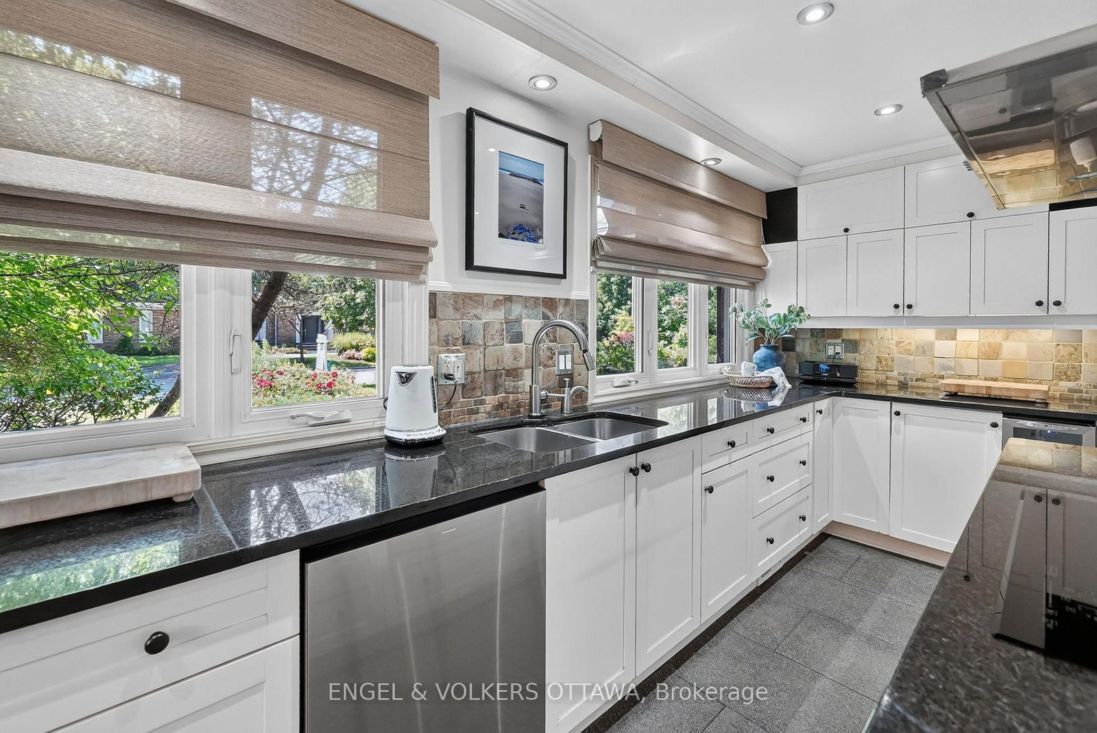1907 Fairmeadow Crescent • Ottawa, ON photo 6