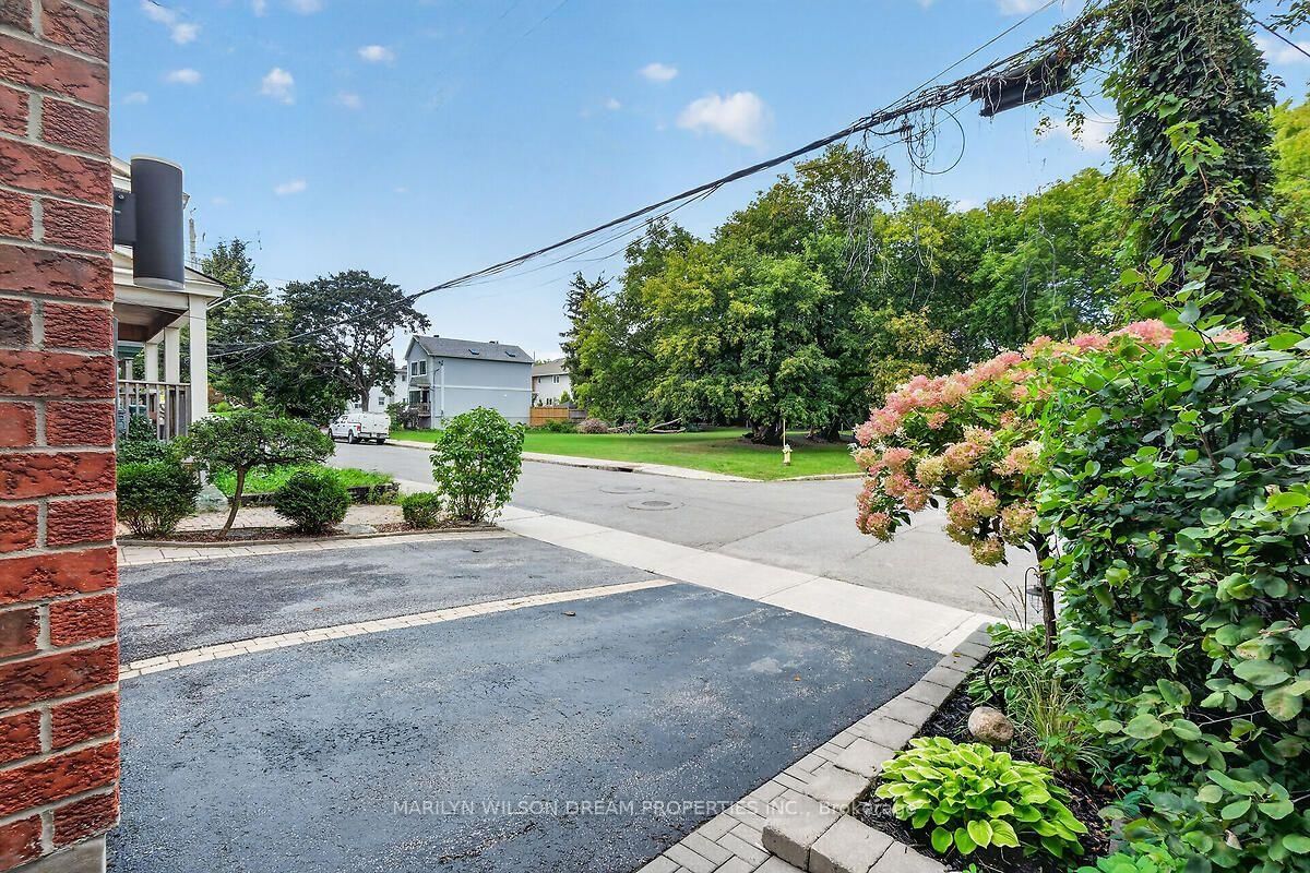 190 Hawthorne Avenue • Ottawa, ON photo 3