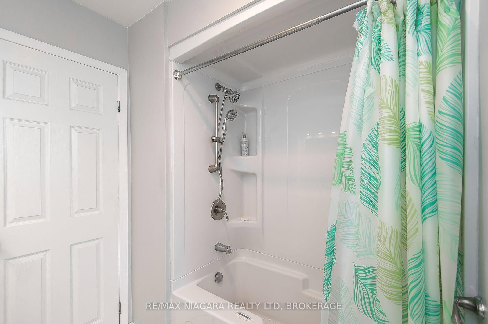 15 Windsor Terrace • Port Colborne, ON photo 14