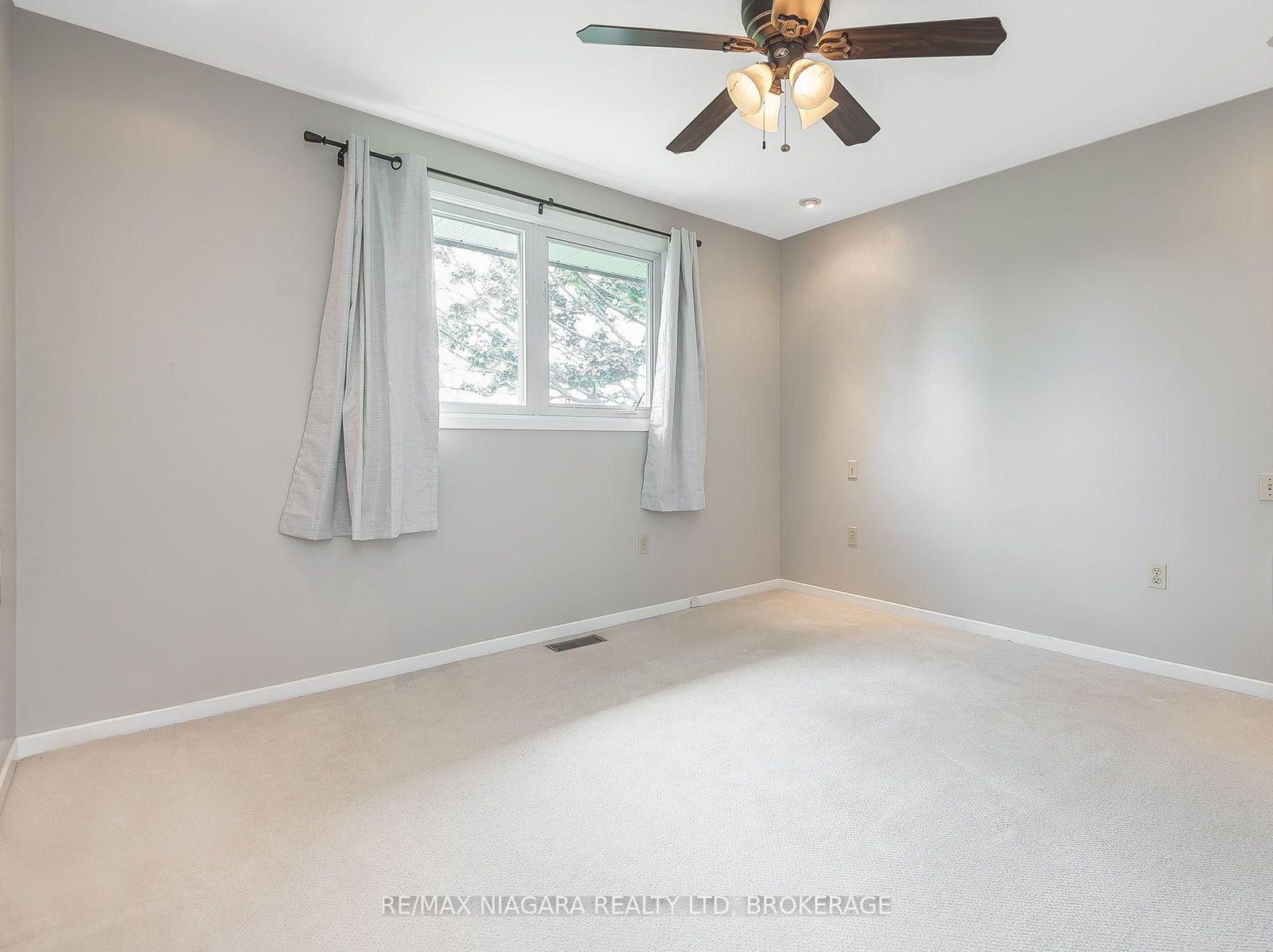 15 Windsor Terrace • Port Colborne, ON photo 16