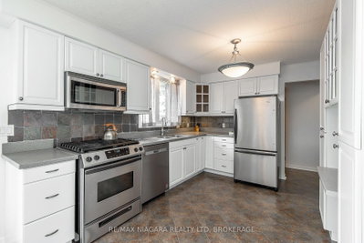 15 Windsor Terrace • Port Colborne, ON photo 9