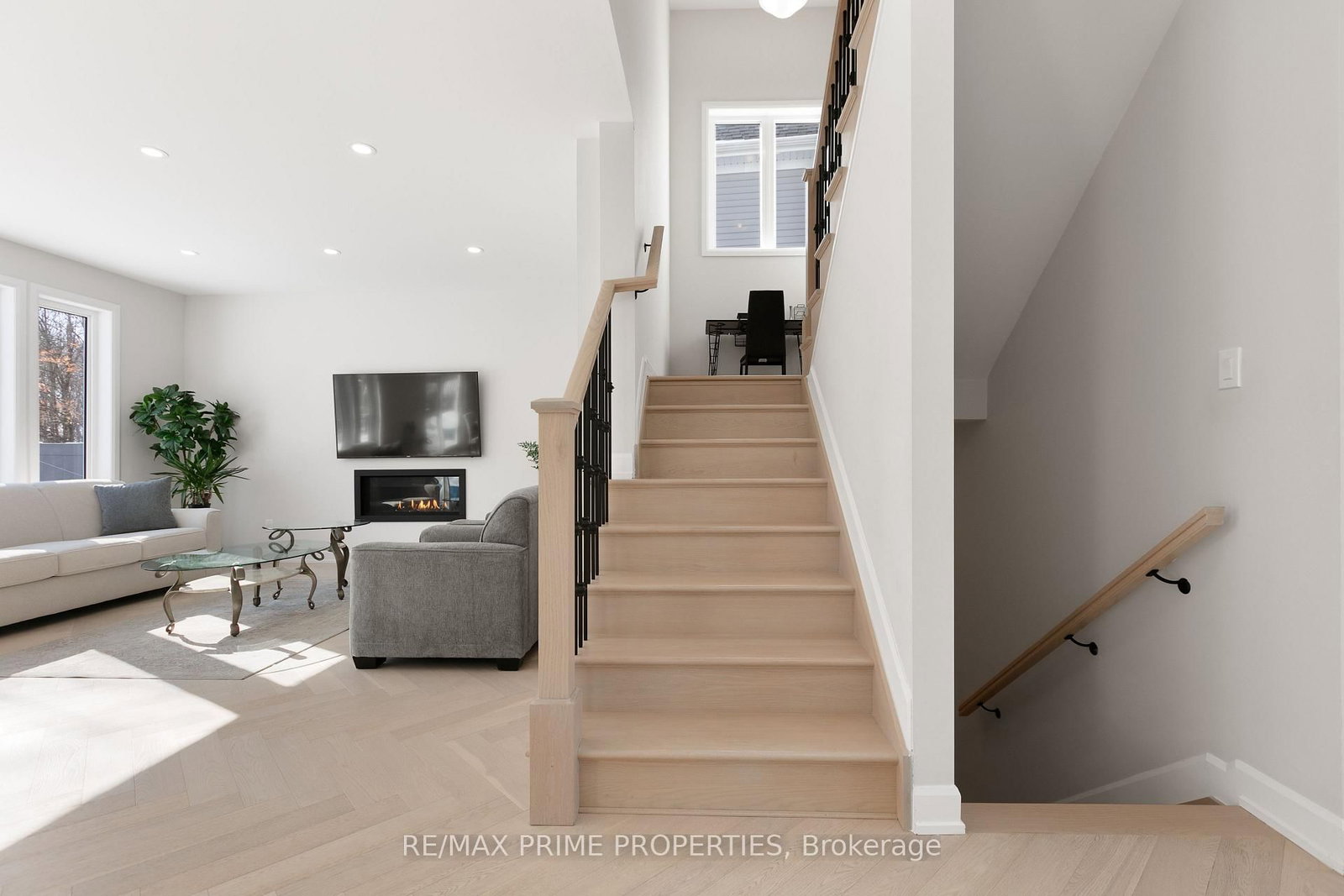 820 MERCIER Crescent • Ottawa, ON photo 22