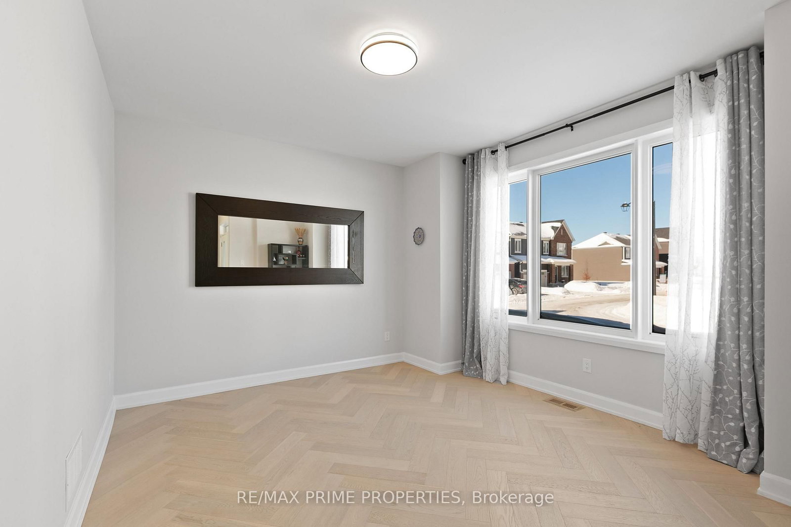 820 MERCIER Crescent • Ottawa, ON photo 5