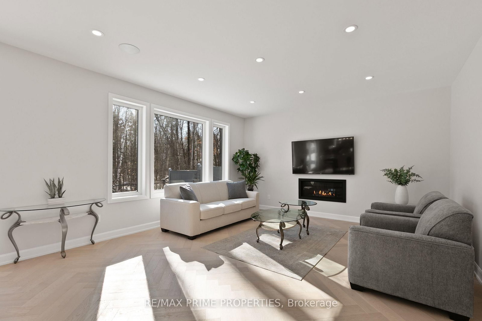820 MERCIER Crescent • Ottawa, ON photo 8