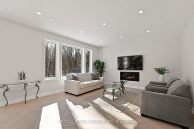 820 MERCIER Crescent • Ottawa, ON photo 8