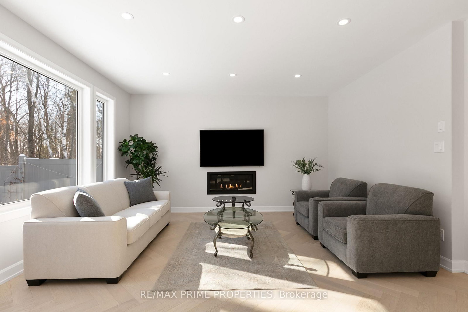820 MERCIER Crescent • Ottawa, ON photo 9
