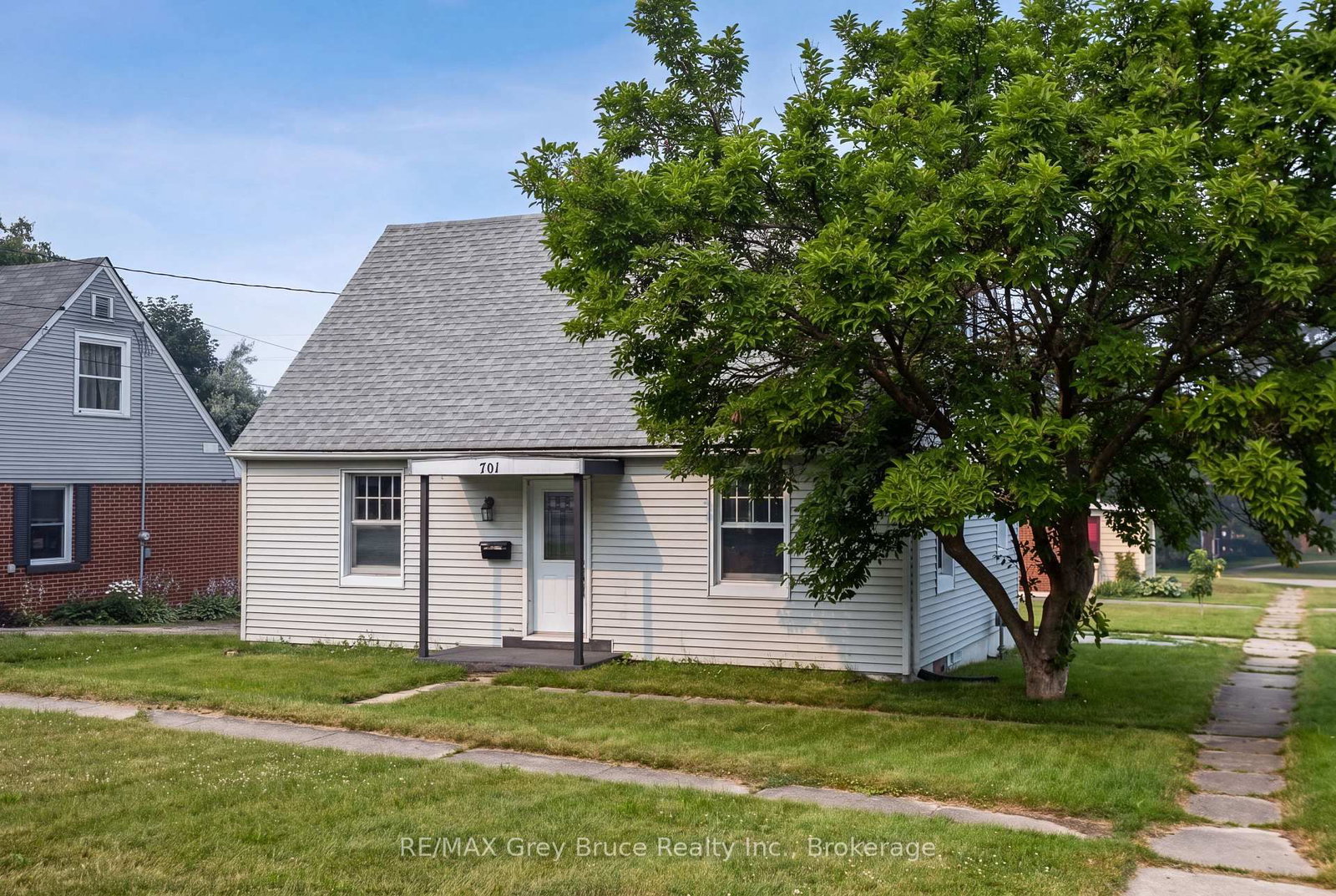 701 5th Street E • Owen Sound, ON photo 1