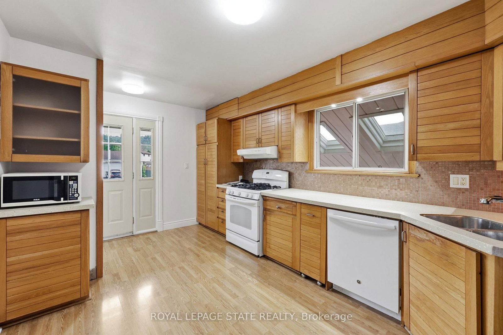 304 Whitney Avenue • Hamilton, ON photo 14