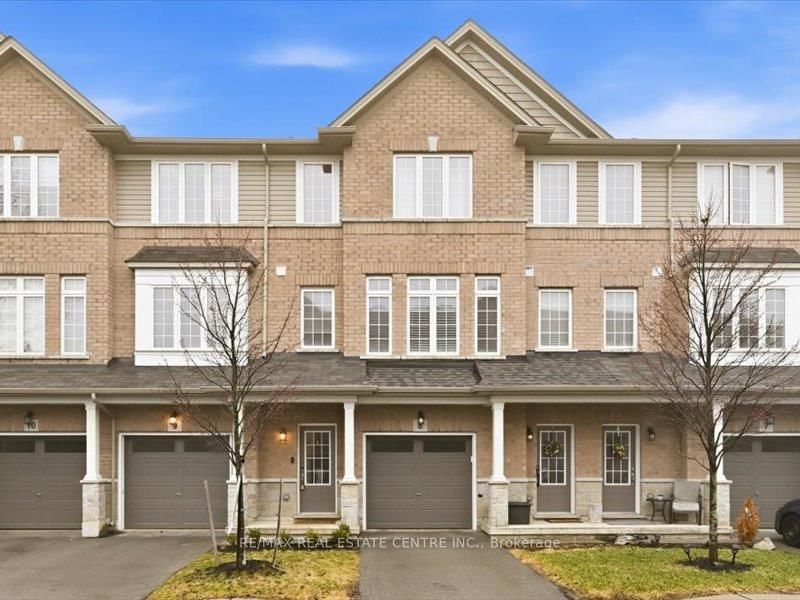 9 - 122 Dundas Street E