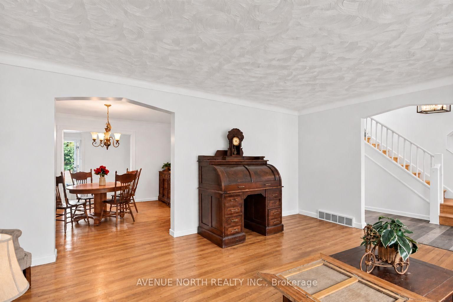869 Chapman Boulevard • Ottawa, ON photo 6