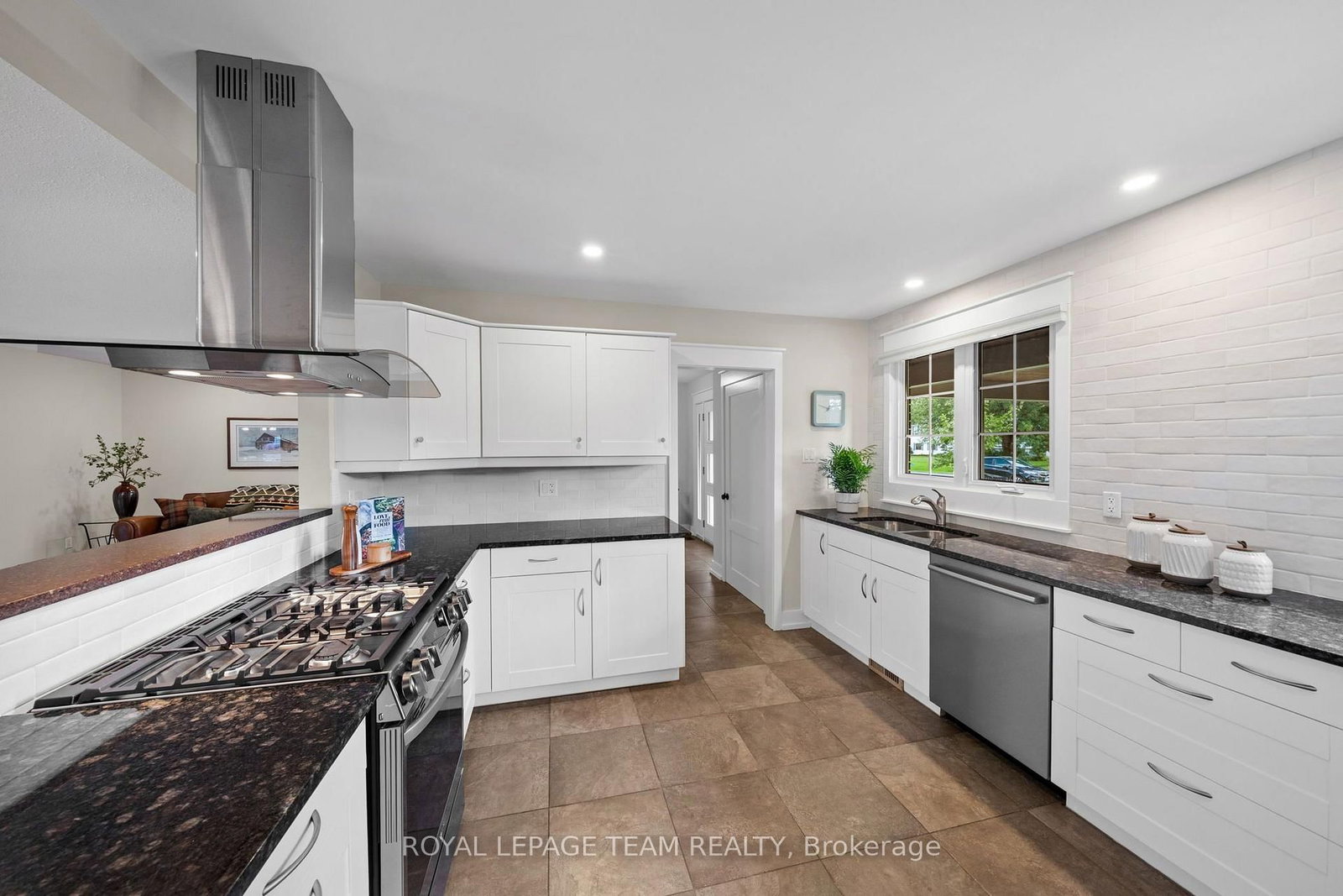 1279 Fairway Drive • Manotick, ON photo 10