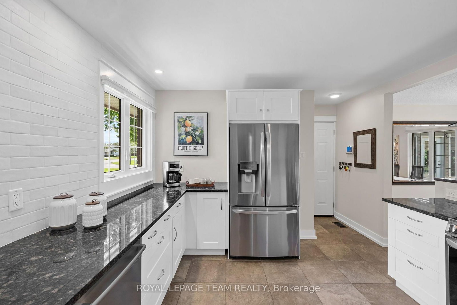 1279 Fairway Drive • Manotick, ON photo 8