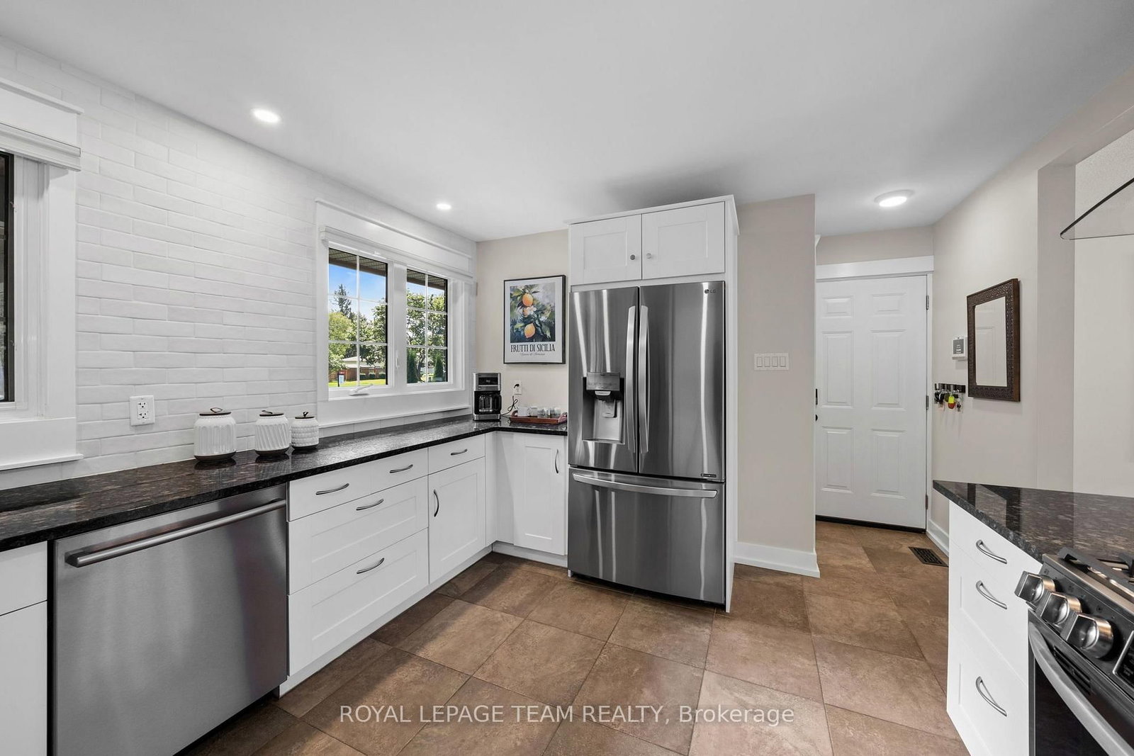1279 Fairway Drive • Manotick, ON photo 9