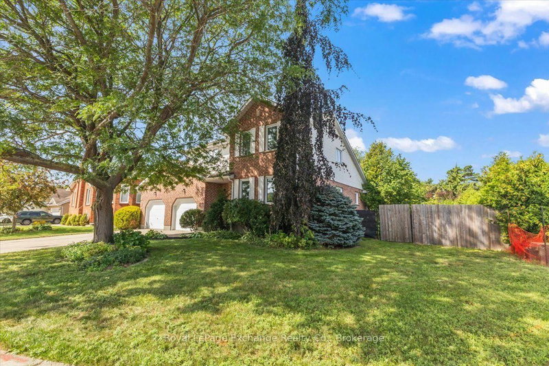 621 Lynden Crescent