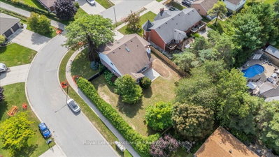 621 Lynden Crescent • Kincardine, ON photo 3