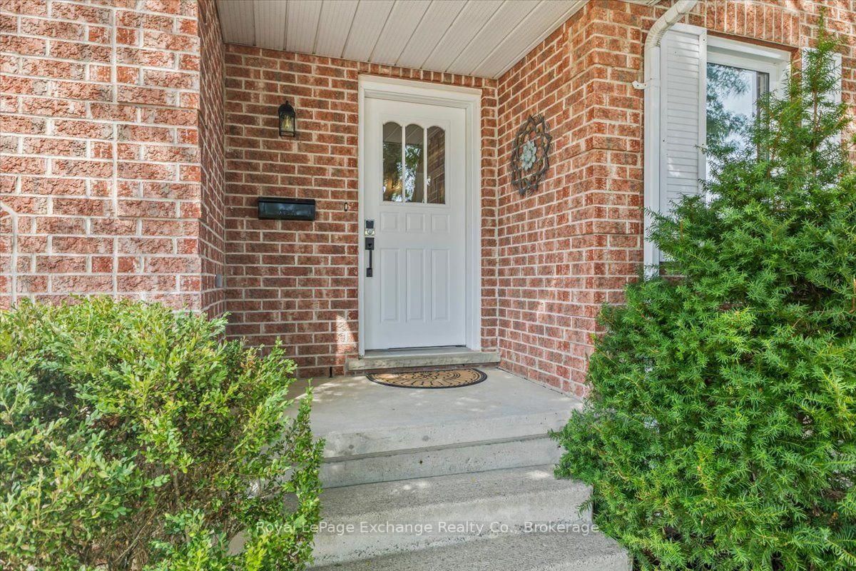 621 Lynden Crescent • Kincardine, ON photo 4