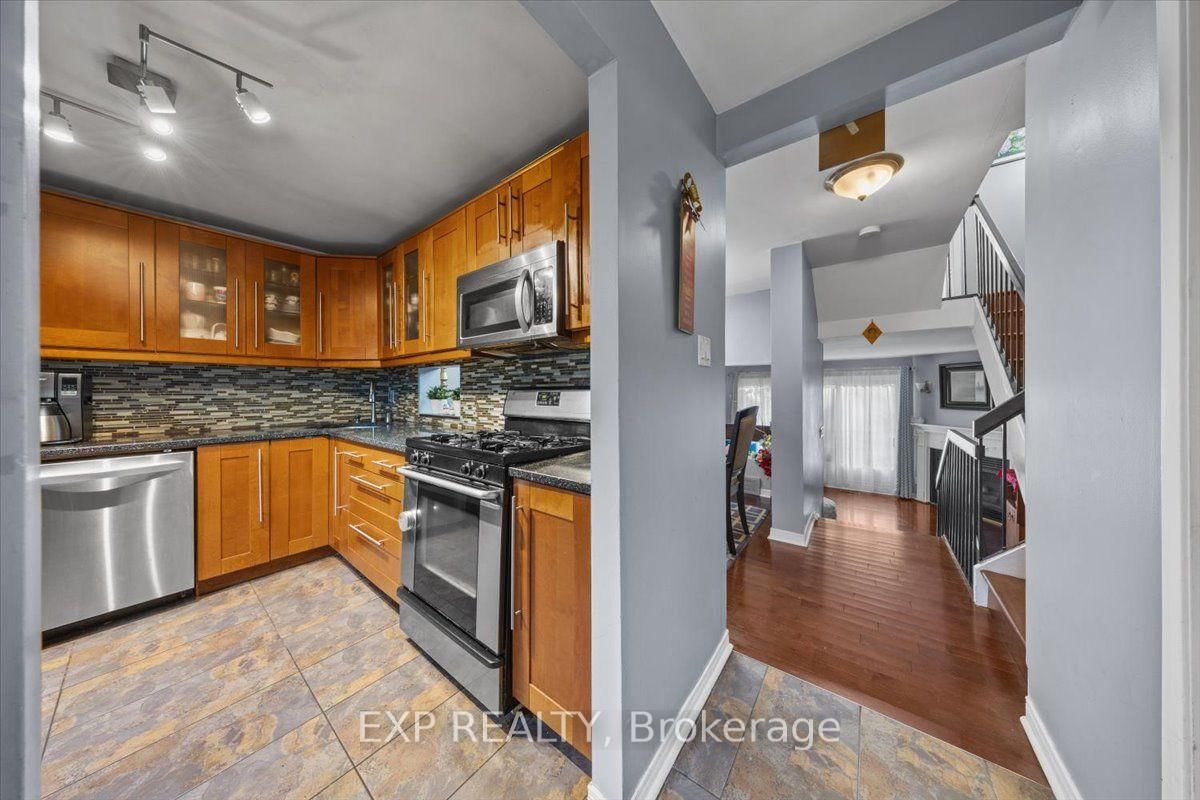66 Tedwyn Drive • Ottawa, ON photo 3