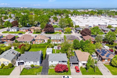 Detached House for sale at 94 Clarendon Avenue, Hamilton, Ontario, L9A 3A3 - Balfour - MLS: X13761462