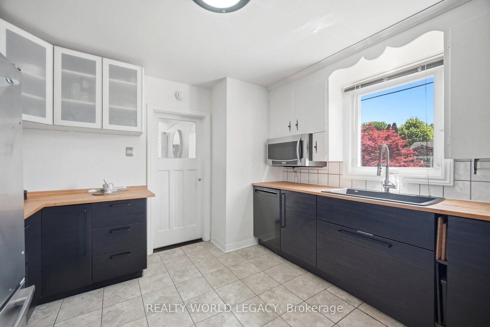 94 Clarendon Avenue • Hamilton, ON photo 16