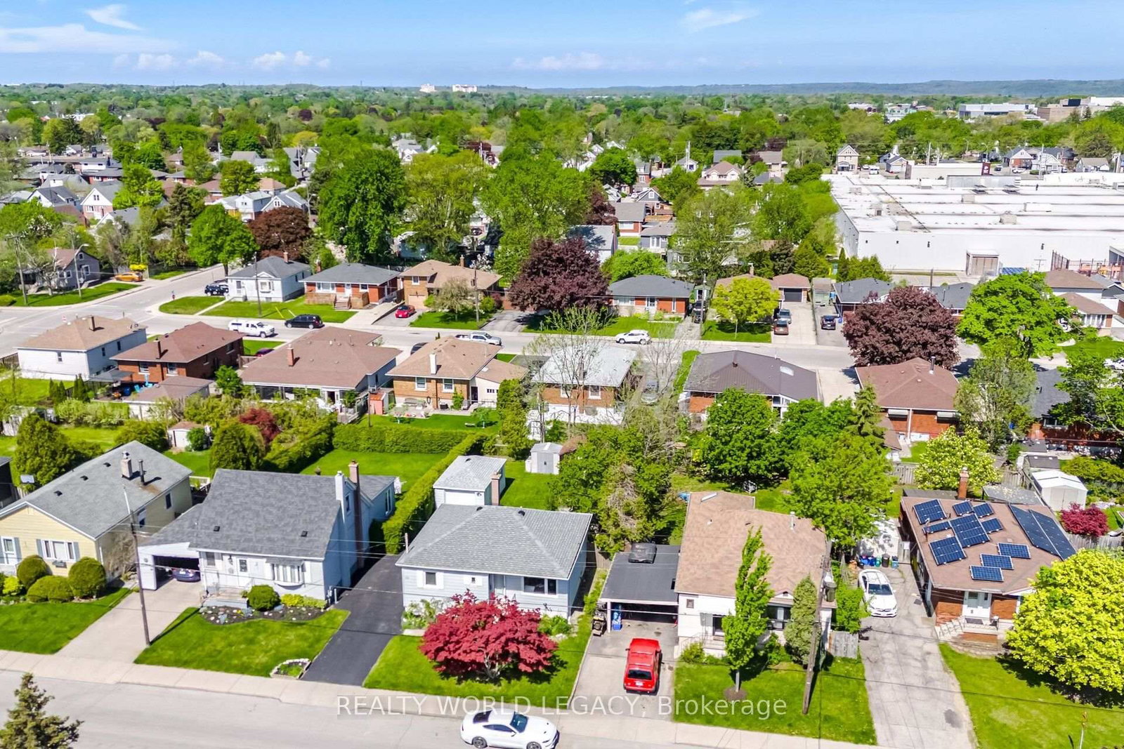 94 Clarendon Avenue • Hamilton, ON photo 3