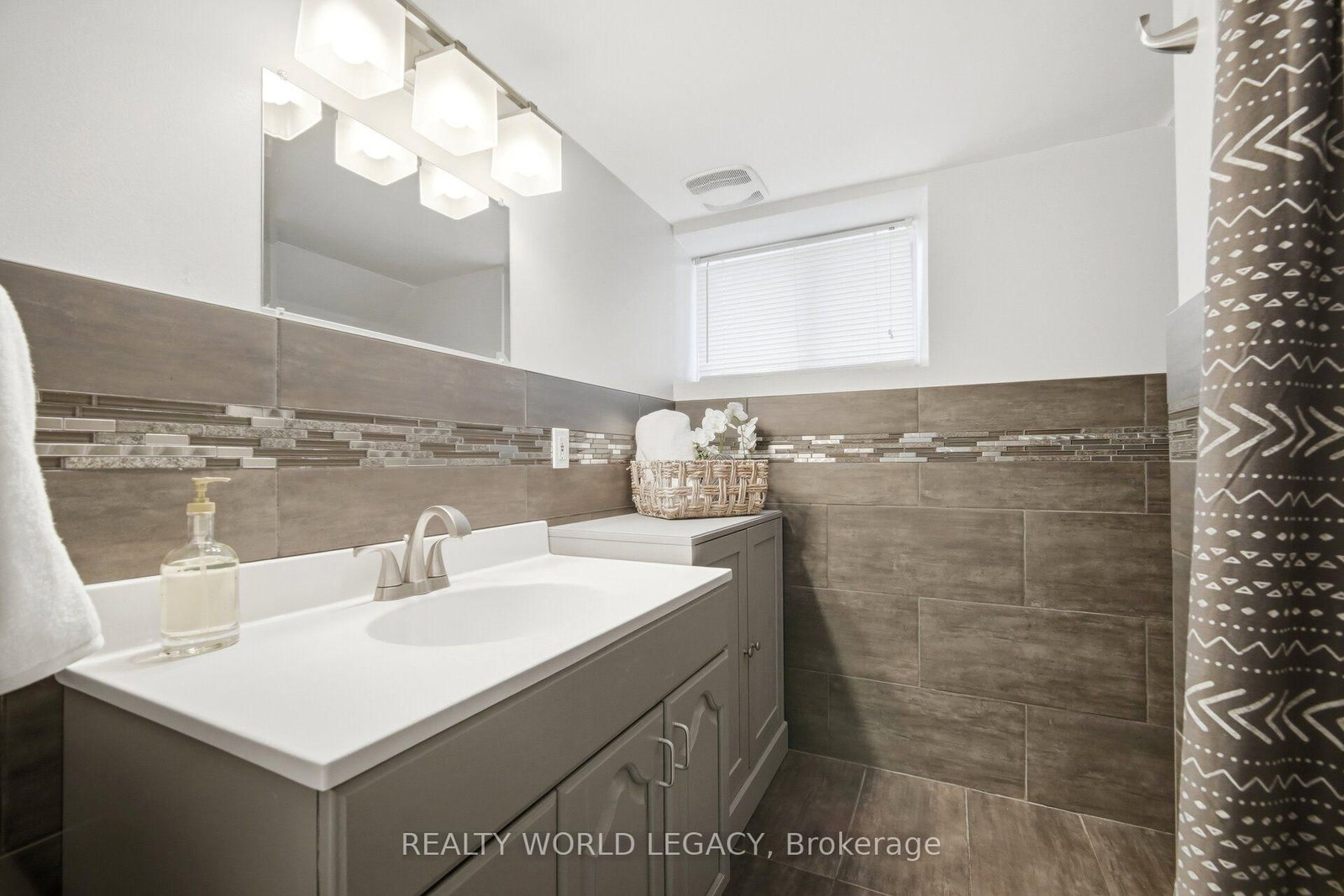 94 Clarendon Avenue • Hamilton, ON photo 38