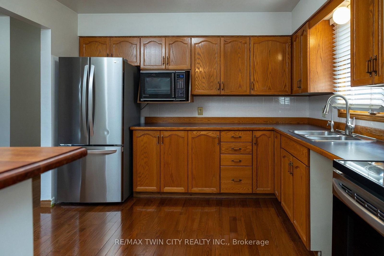 13 FOREST Drive • Brant, ON photo 11