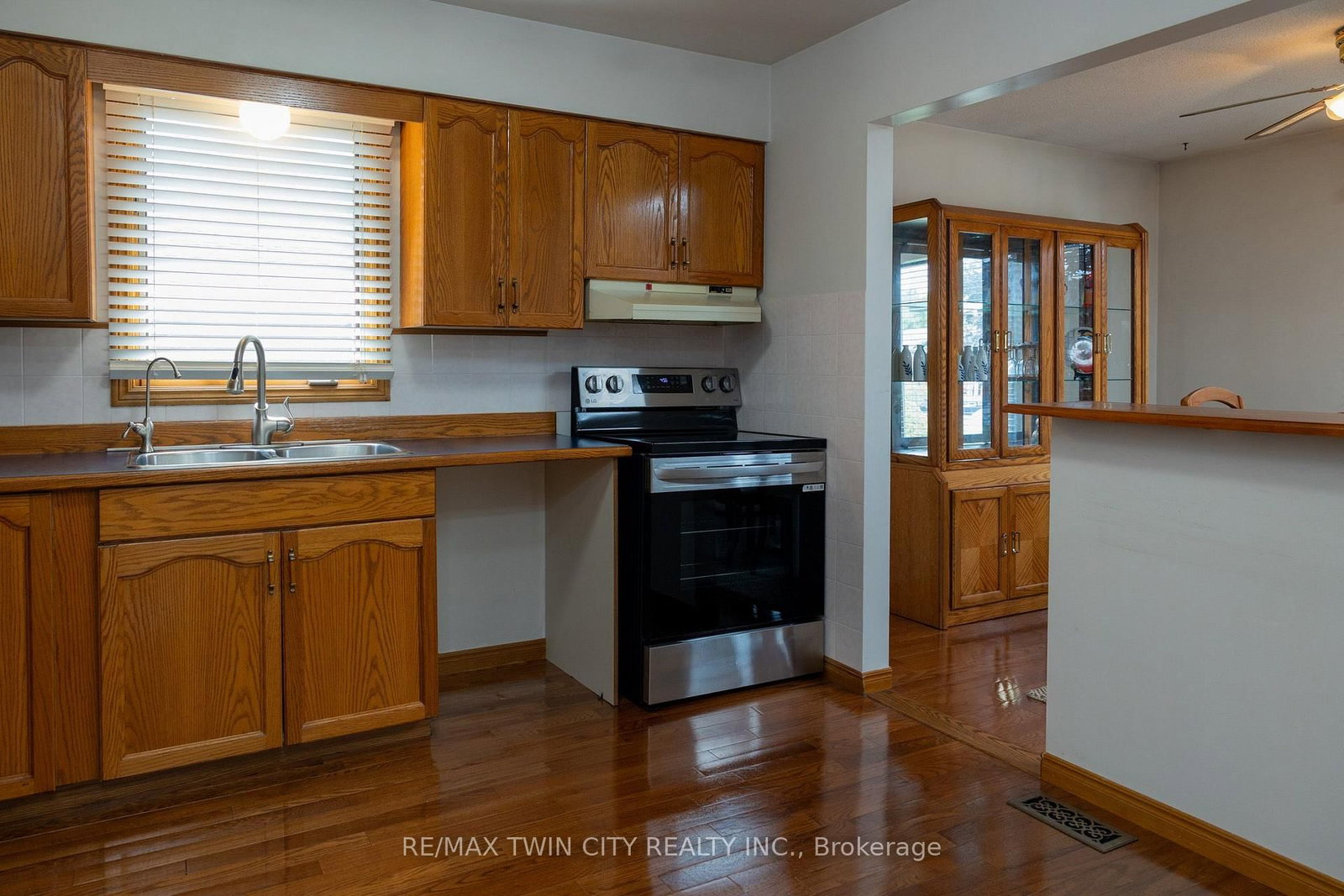 13 FOREST Drive • Brant, ON photo 12