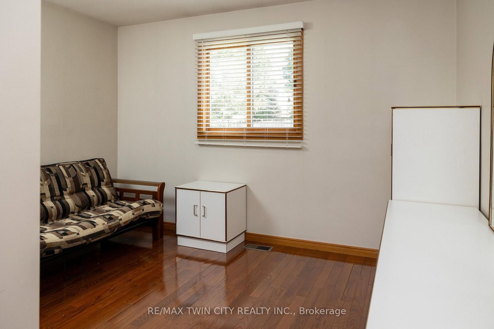 13 FOREST Drive • Brant, ON photo 15