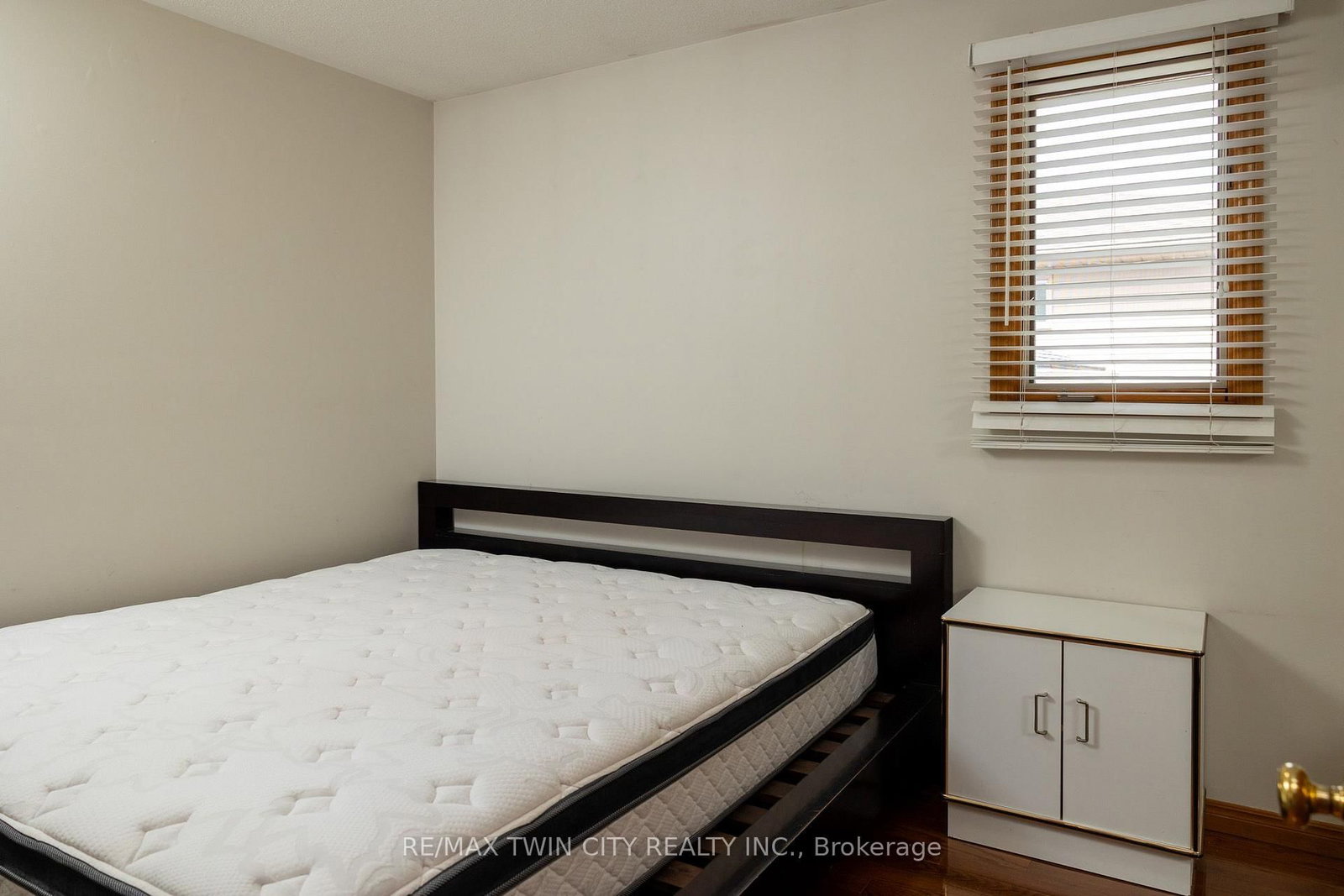 13 FOREST Drive • Brant, ON photo 16