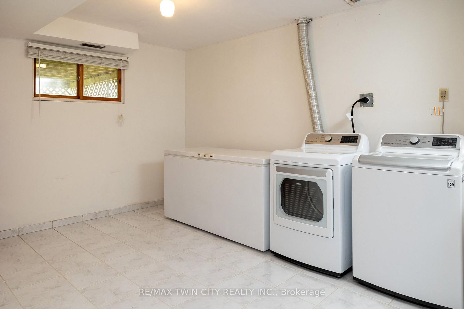13 FOREST Drive • Brant, ON photo 20