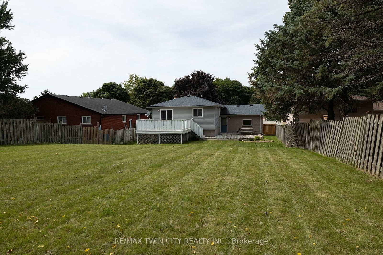 13 FOREST Drive • Brant, ON photo 6