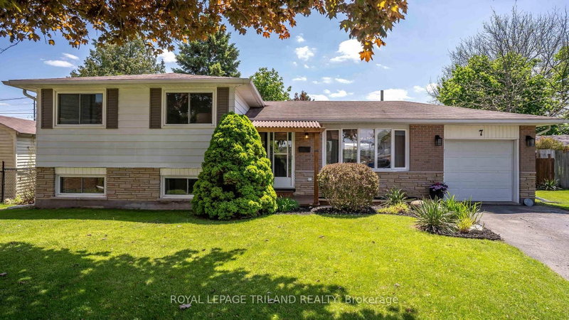 7 STIRLING Crescent