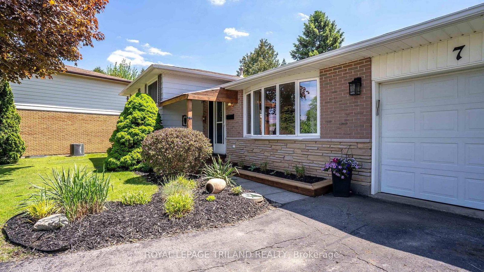 7 STIRLING Crescent • St. Thomas, ON photo 3