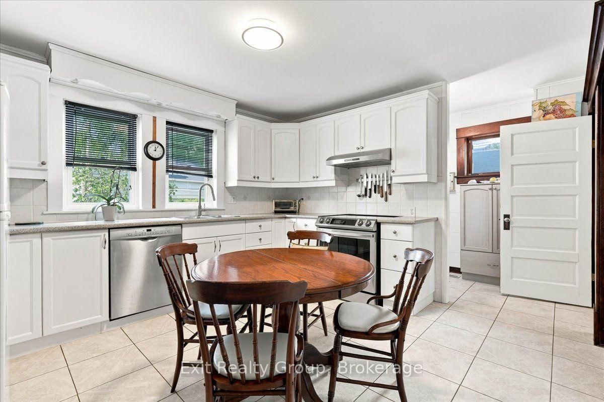 28 Lorne Avenue • Quinte West, ON photo 13