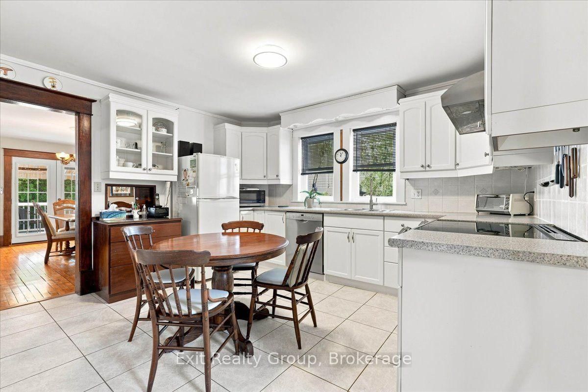 28 Lorne Avenue • Quinte West, ON photo 14